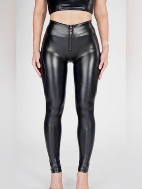 NWOT HUE Faux Leather leggings size women’s medium